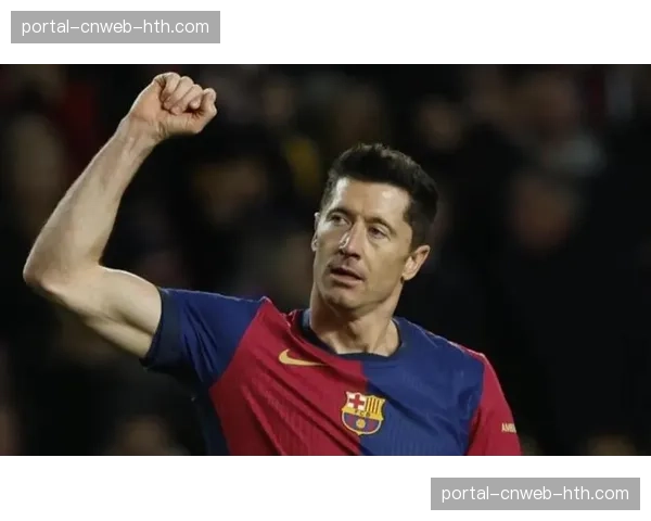 莱万传记作者透露：波兰前锋不适应在巴萨成为替补，未来可能前往美职联或沙特